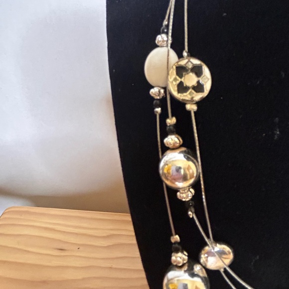 Elevate your style with this 3 strand stunning beaded necklace! - Picture 2 of 6